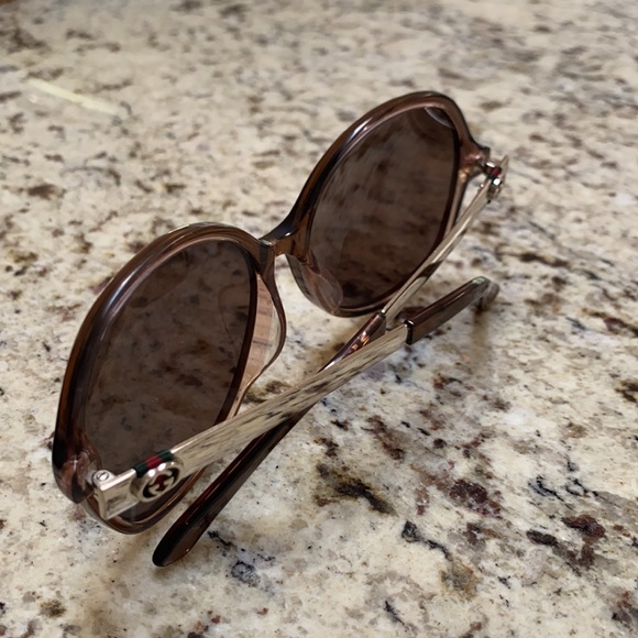 Authentic Gucci sunglasses with case - Picture 7 of 13